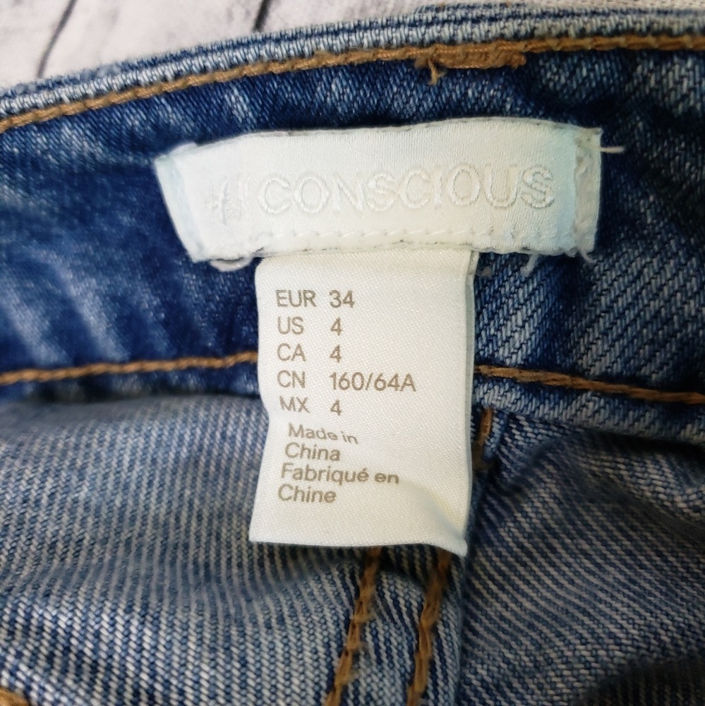 H&M Daisy Duke Hight Waisted Jean Shorts - Picture 4 of 5